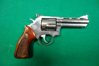 Revolver Taurus m. 689, r. 357 Magnum